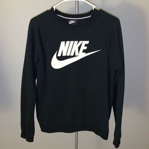 Black Nike Crewneck Sweatshirt!!!